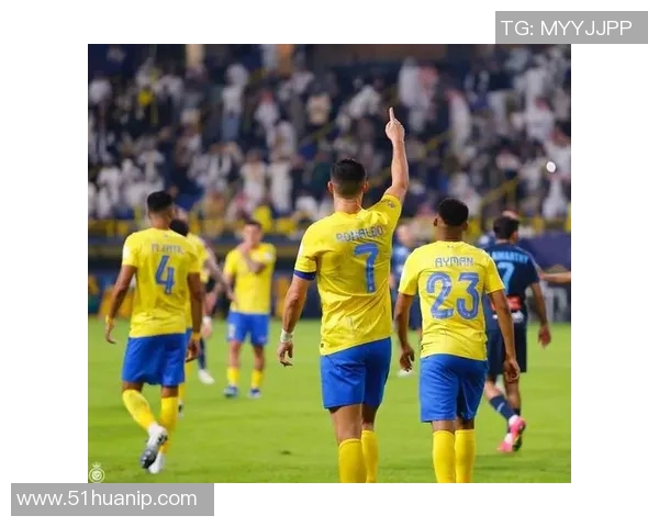 繁花盛开的绿茵场上那位闪耀的足球明星究竟是谁